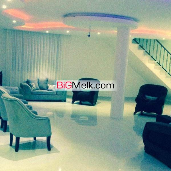 باغ ویلا لاکچری، 1400متر، 330متر بنای مدرن، 90متر استخر کرج