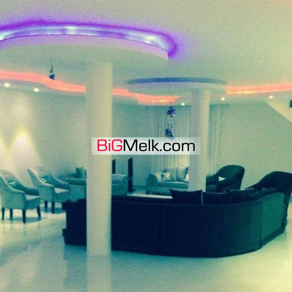 باغ ویلا لاکچری، 1400متر، 330متر بنای مدرن، 90متر استخر کرج